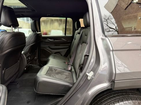 Used 2024 Jeep Grand Cherokee Altitude image 21