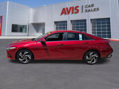 Used 2025 Hyundai Elantra SEL FWD image 2