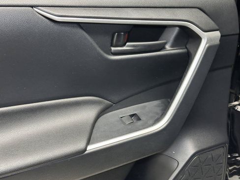Used 2019 Toyota RAV4 LE w/ All Weather Liner Package AWD/4WD image 29