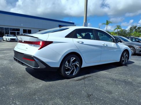 New 2025 Hyundai Elantra Limited image 7