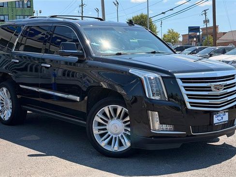 Used 2017 Cadillac Escalade Platinum AWD/4WD image 8