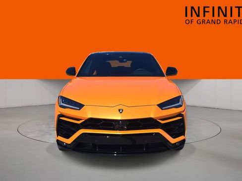 Used 2022 Lamborghini Urus AWD/4WD image 2
