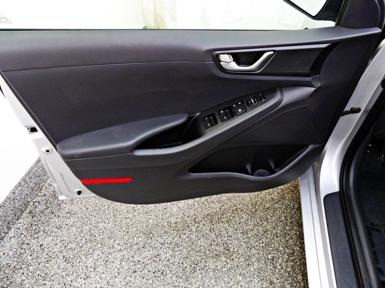 Used 2018 Hyundai Ioniq Blue FWD image 7