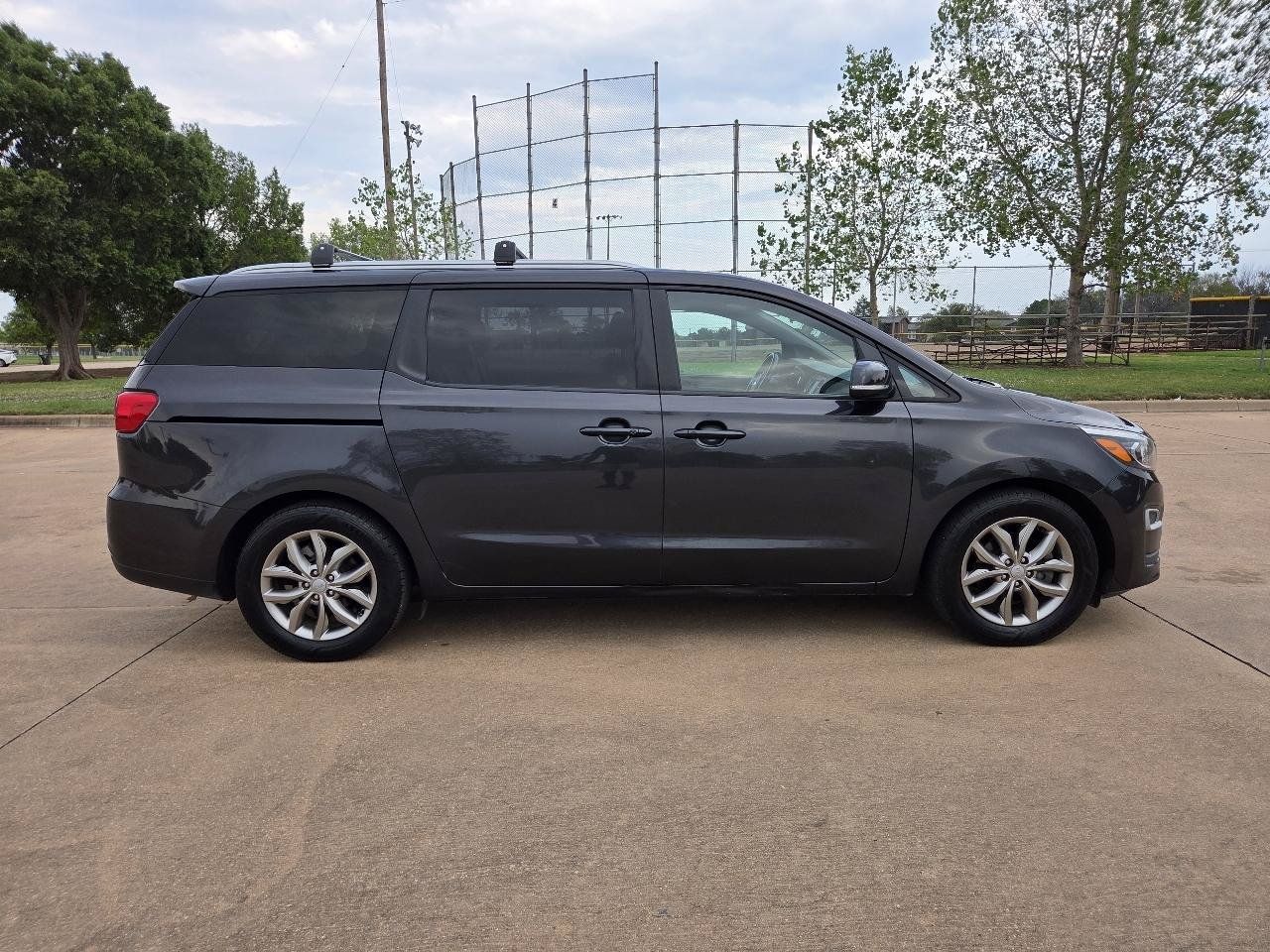 Used 2020 Kia Sedona EX FWD image 27