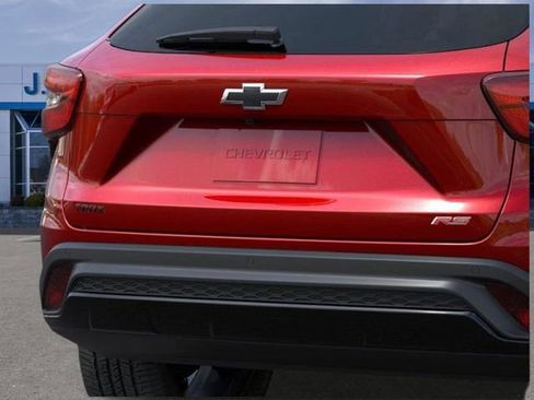 New 2026 Chevrolet Trax RS w/ Sunroof Package FWD image 14
