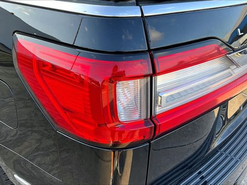 Used 2021 Lincoln Navigator Reserve image 28