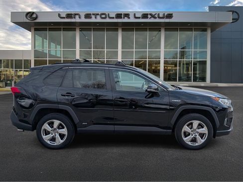 Used 2021 Toyota RAV4 XLE Premium image 2