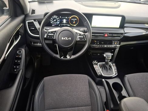 Certified 2024 Kia Seltos S image 11