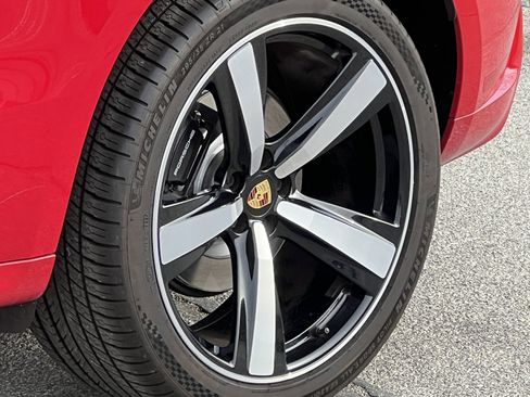 Certified 2022 Porsche Macan image 12