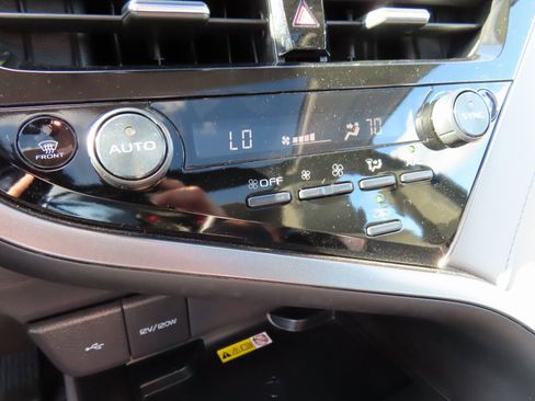 Used 2024 Toyota Camry XSE w/ Navigation Package image 26