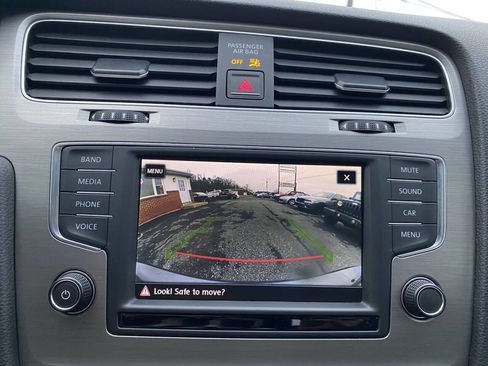 Used 2017 Volkswagen Golf S image 27