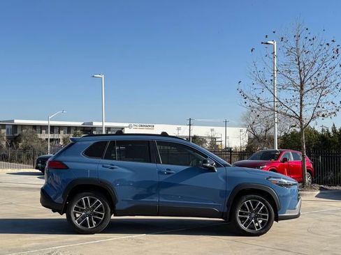 Used 2026 Toyota Corolla Cross XLE w/ Convenience Package image 5