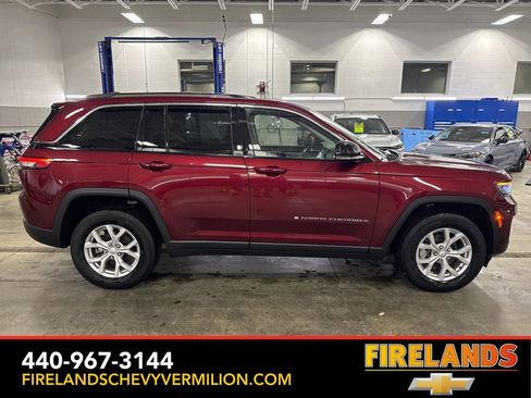 Used 2023 Jeep Grand Cherokee Limited image 6