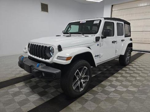 Used 2024 Jeep Wrangler Unlimited w/ Convenience Group image 2