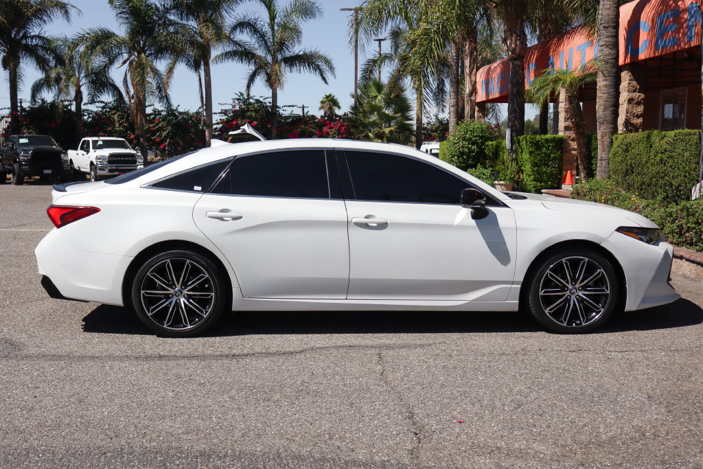 Used 2019 Toyota Avalon XSE w/ All Weather Liner Package FWD image 10