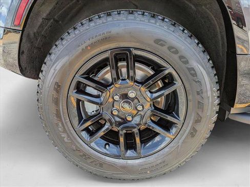 New 2025 Land Rover Defender 90 X-Dynamic SE image 17