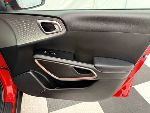 Used 2023 Kia Soul LX w/ LX Technology Package image 18