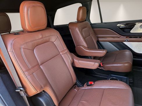 Certified 2025 Lincoln Aviator Reserve w/ Equipment Group 201A AWD/4WD image 9