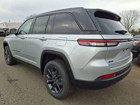 New 2025 Jeep Grand Cherokee Limited image 4