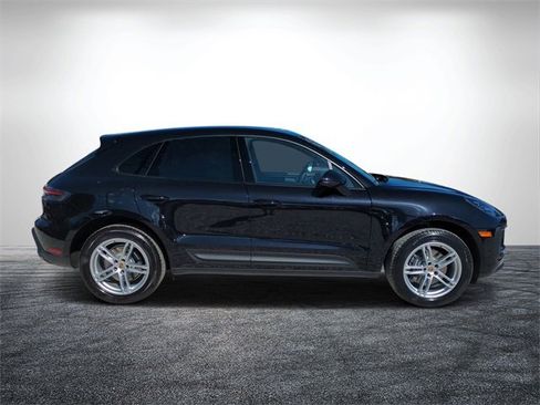 Used 2025 Porsche Macan image 2