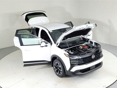 Used 2025 Nissan Kicks SV image 42