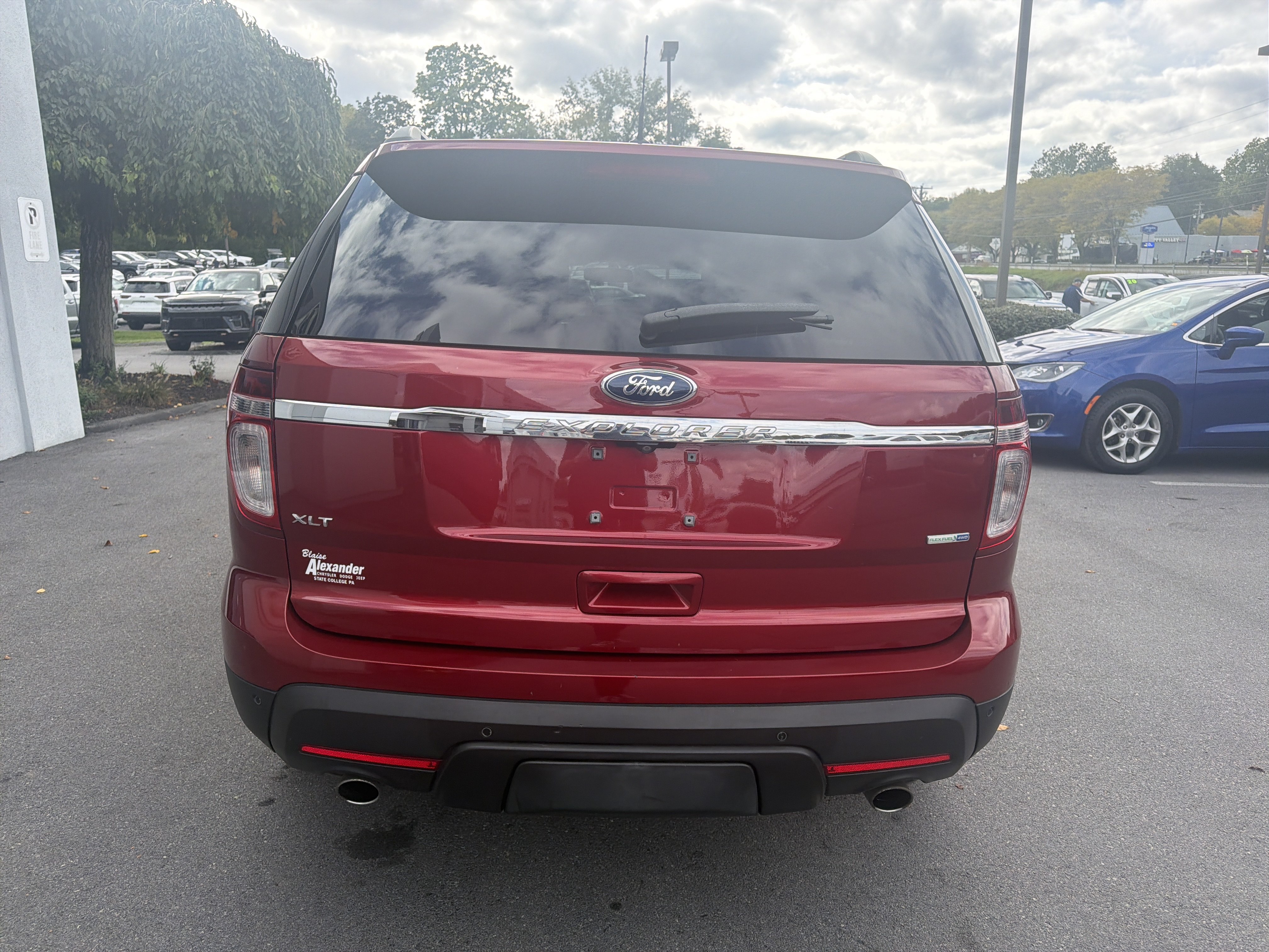 Used 2014 Ford Explorer XLT w/ Equipment Group 202A AWD/4WD image 3