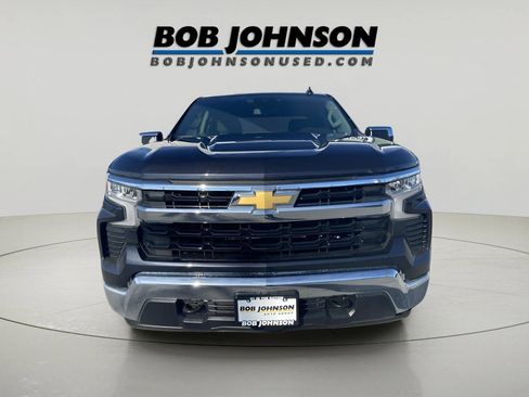 Used 2024 Chevrolet Silverado 1500 LT image 2