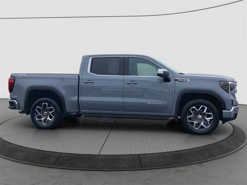Used 2024 GMC Sierra 1500 SLE w/ Preferred Package image 8