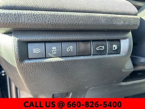 Used 2025 Toyota Camry LE image 10