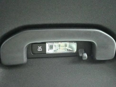 Used 2023 Mercedes-Benz GLA 250 4MATIC w/ Premium Package image 17