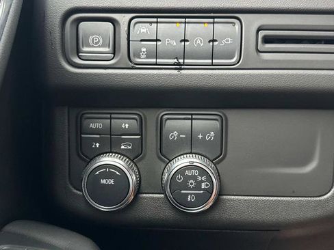 Used 2022 GMC Yukon XL SLT image 22