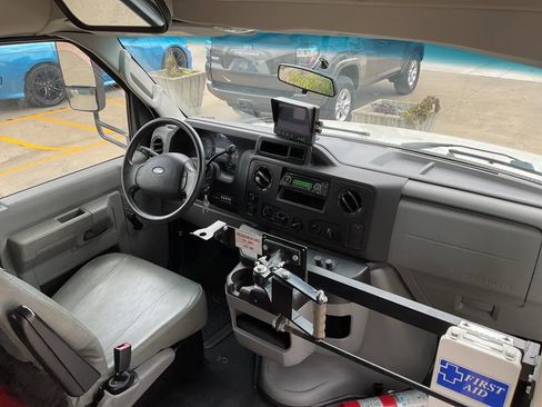 Used 2013 Ford E-350 and Econoline 350 Super Duty w/ Shuttle Bus Prep Pkg image 13