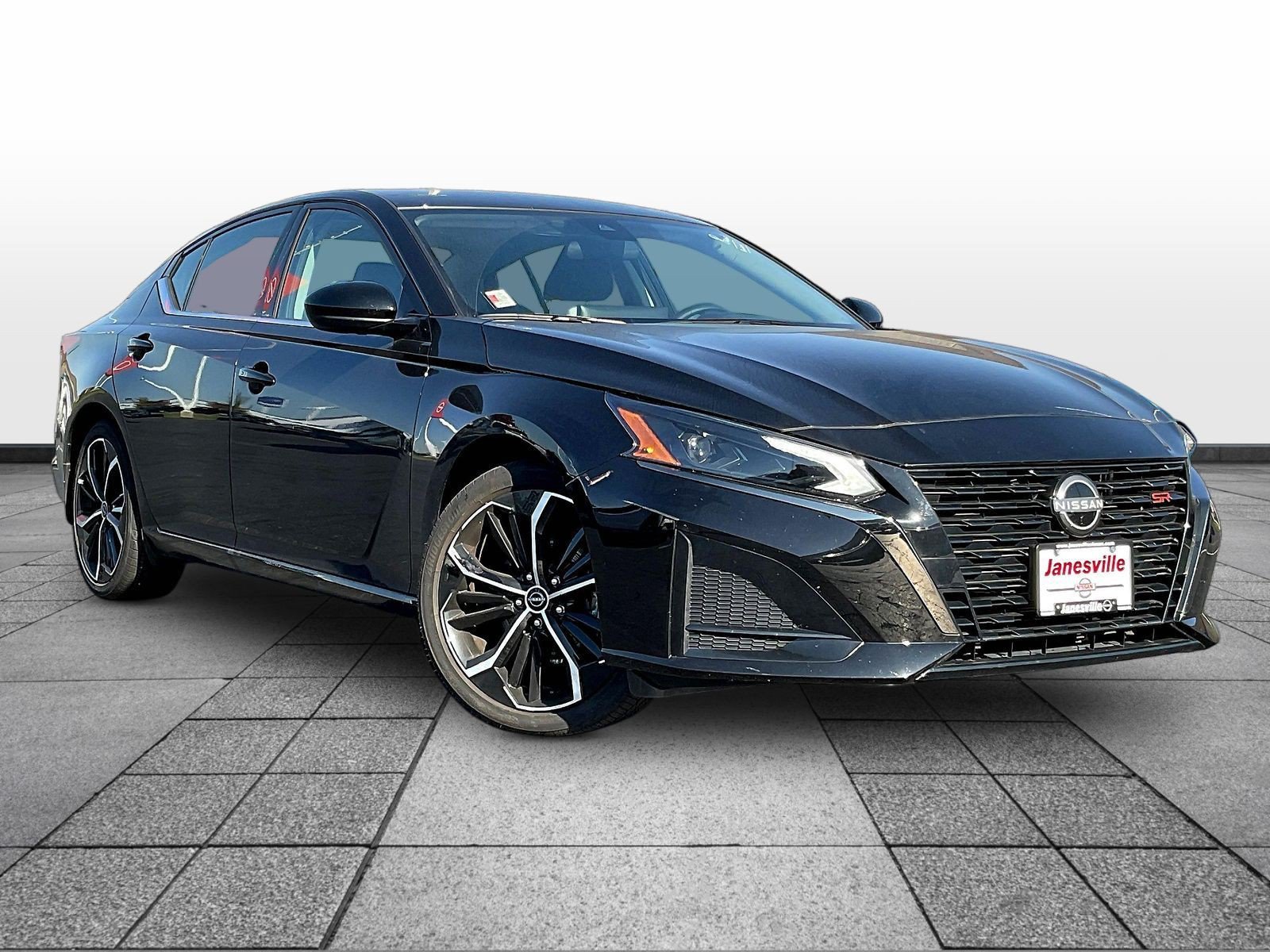Used 2025 Nissan Altima 2.5 SR w/ SR Premium Package FWD image 1
