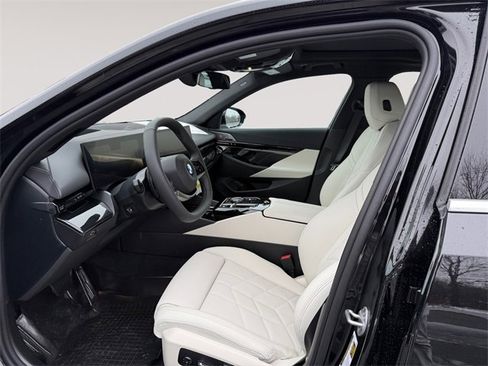 New 2026 BMW 530i xDrive w/ Premium Package image 9