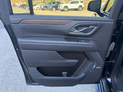 Used 2021 Chevrolet Suburban High Country AWD/4WD image 16