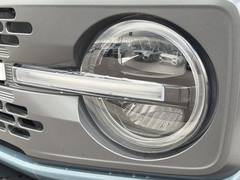 Used 2023 Ford Bronco Badlands image 9