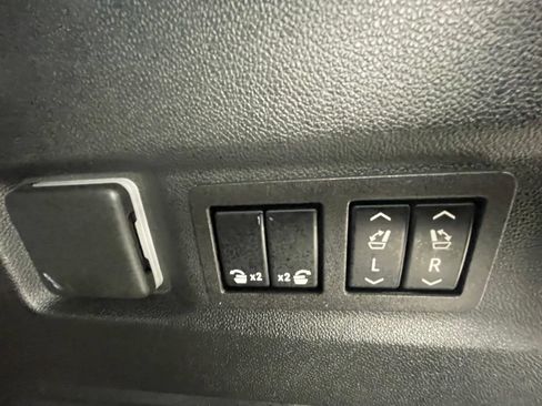 Used 2023 GMC Yukon AT4 AWD/4WD image 7