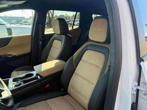 New 2026 Chevrolet Equinox ACTIV w/ Convenience Package III image 13