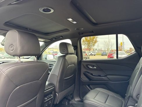 Used 2023 Chevrolet Traverse LT w/ LT Premium Package image 32