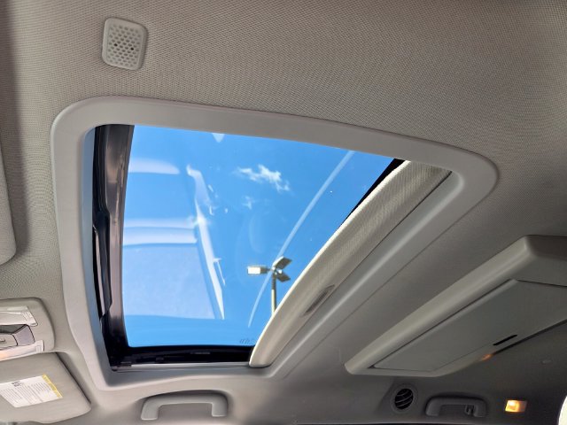 Used 2020 Toyota Sienna XLE Premium FWD image 21