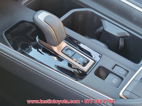 Used 2024 Toyota Grand Highlander image 27