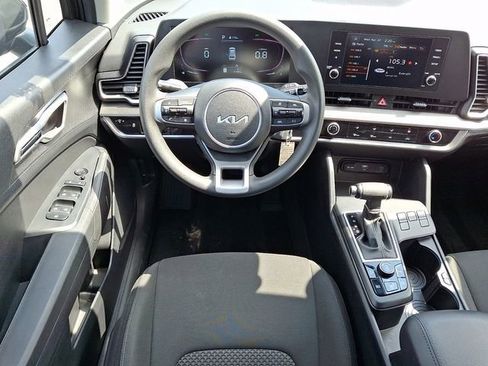Used 2023 Kia Sportage LX image 11
