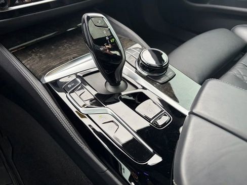 Used 2022 BMW M550i xDrive w/ Executive Package image 13