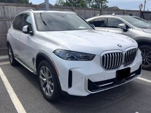 Used 2025 BMW X5 xDrive40i AWD/4WD image 1