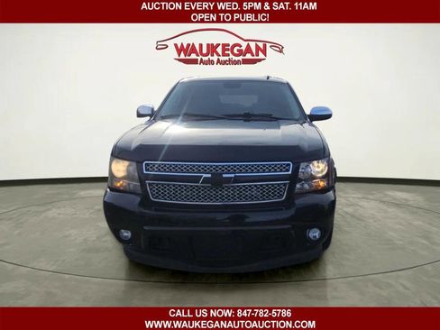 Used 2009 Chevrolet Suburban LTZ image 2