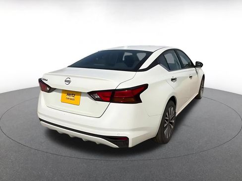 Used 2025 Nissan Altima 2.5 SV FWD image 14
