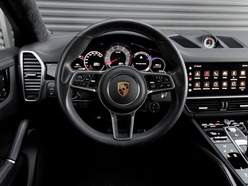 Used 2023 Porsche Cayenne GTS image 17