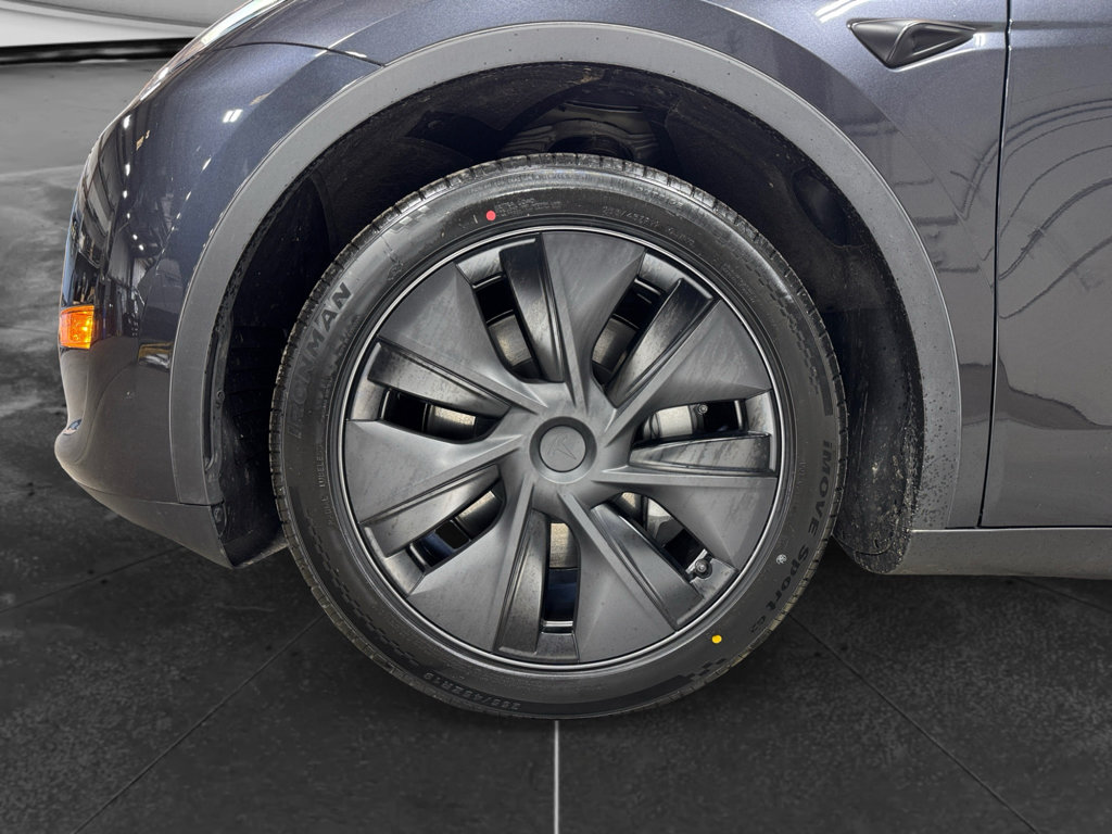 Used 2025 Tesla Model Y Long Range RWD image 30