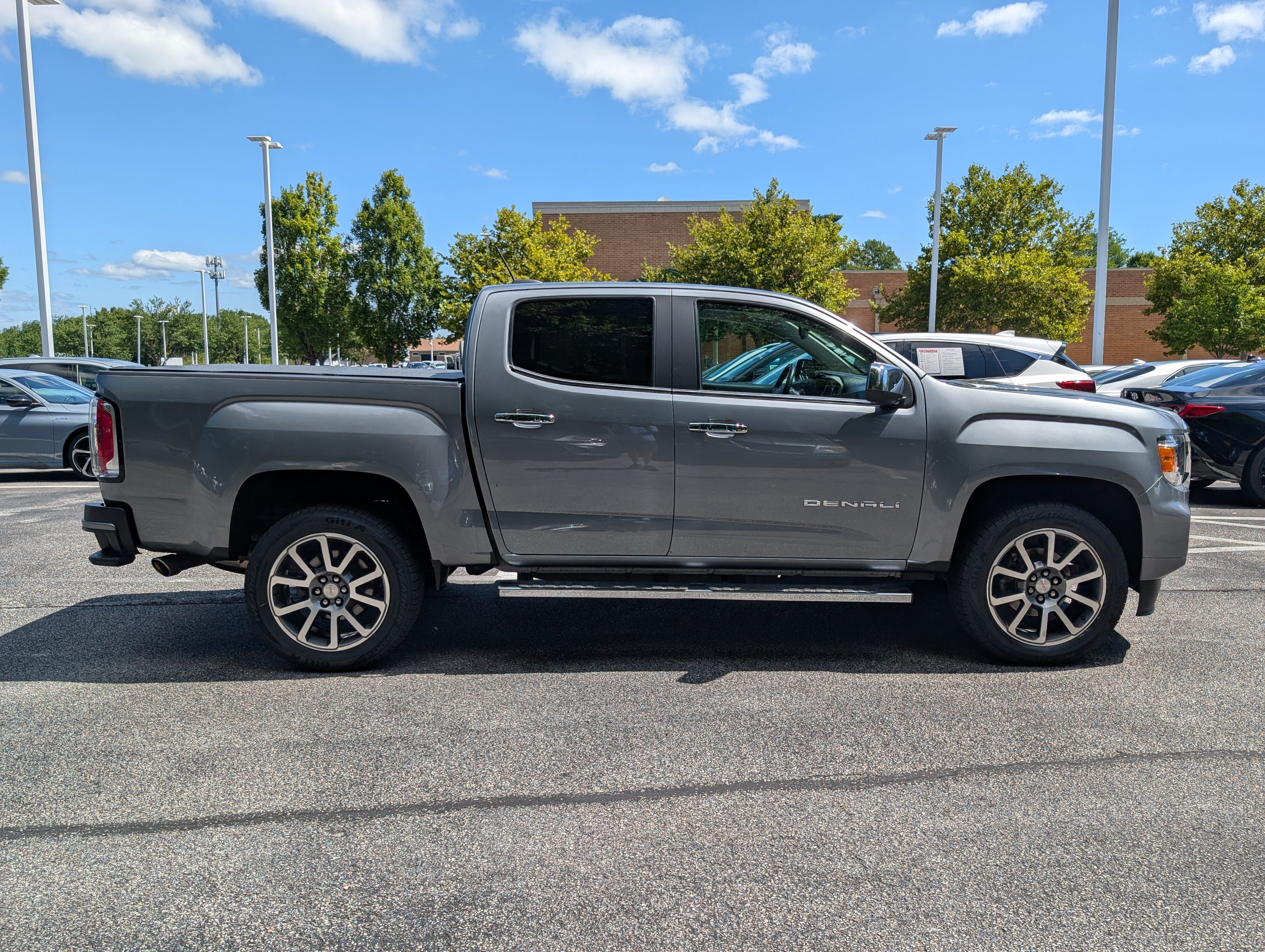 Used 2022 GMC Canyon Denali AWD/4WD image 2