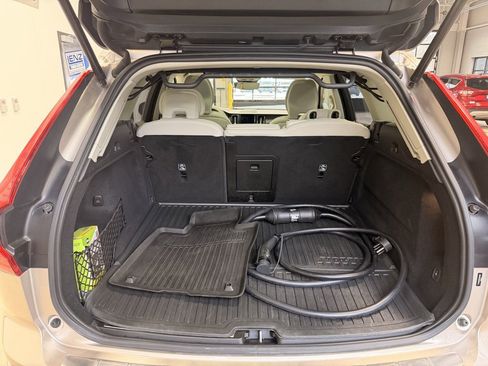 Used 2024 Volvo XC60 T8 Ultimate image 8